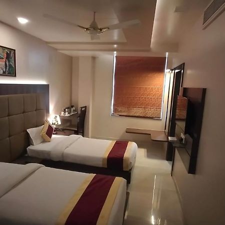 Hotel Ozas Grand Benares Buitenkant foto