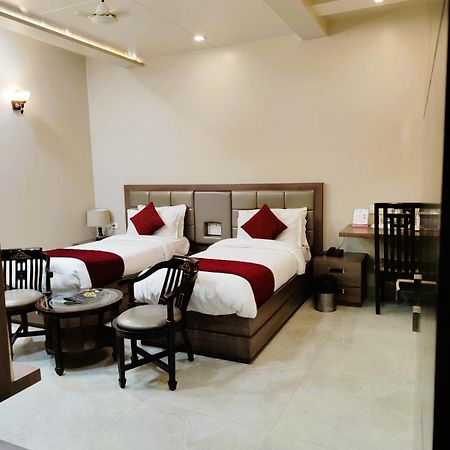 Hotel Ozas Grand Benares Buitenkant foto