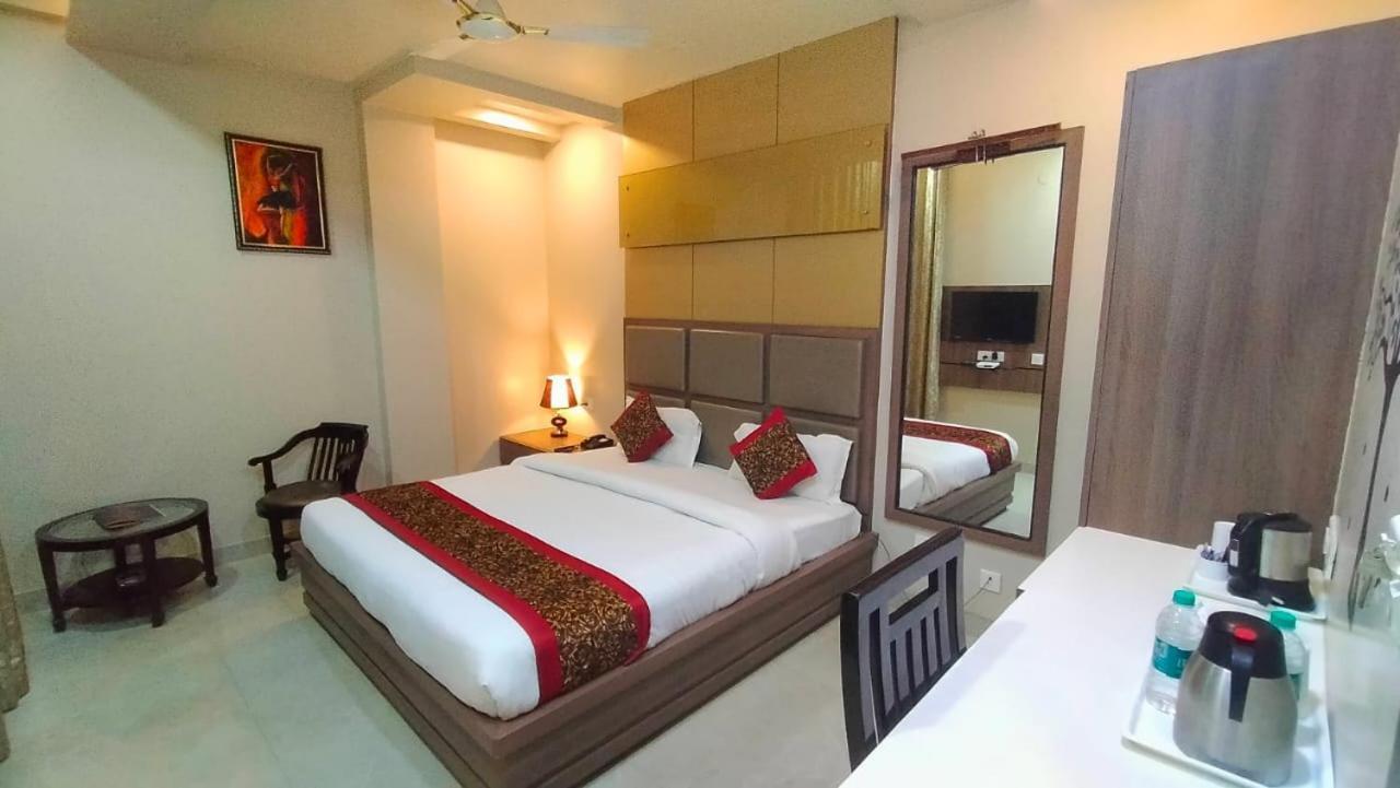 Hotel Ozas Grand Benares Buitenkant foto