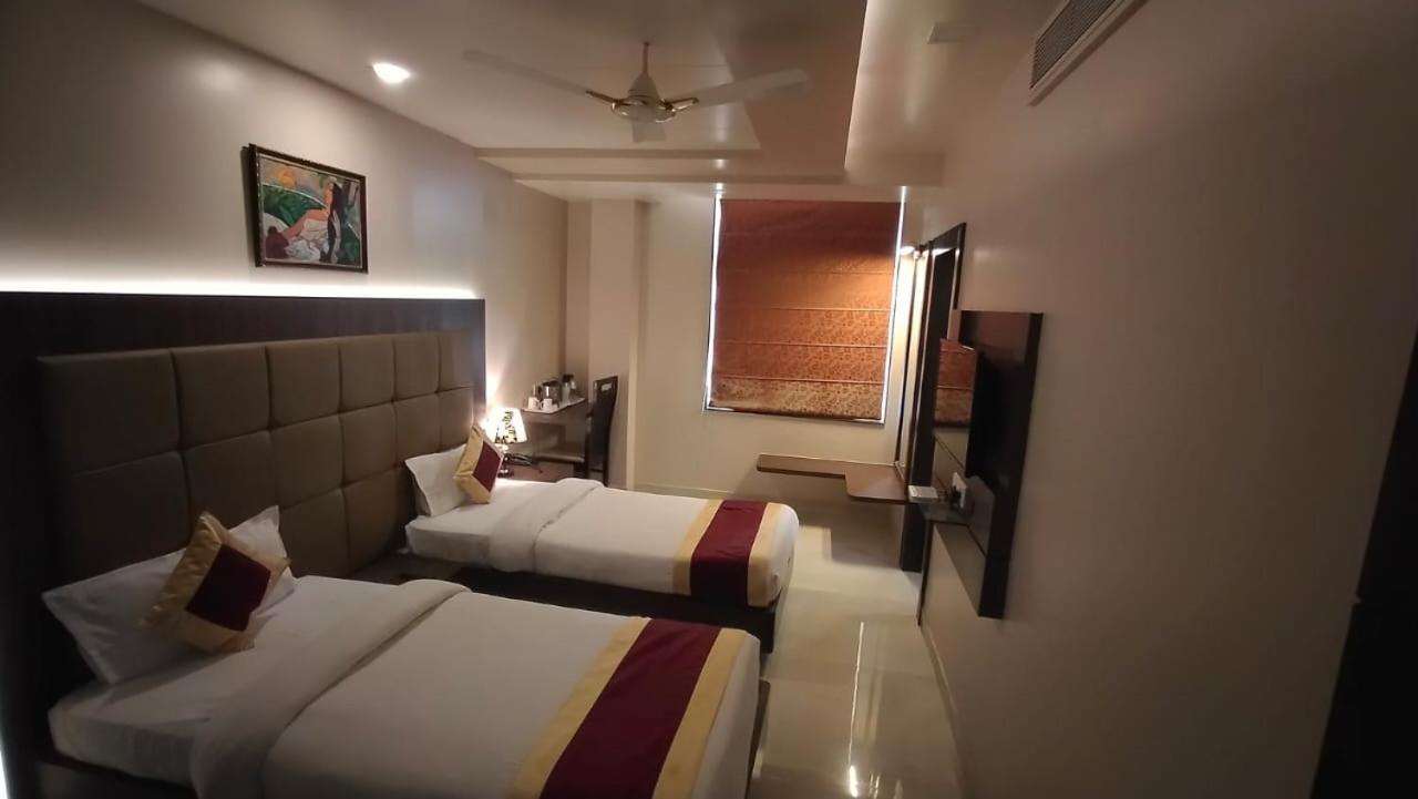 Hotel Ozas Grand Benares Buitenkant foto