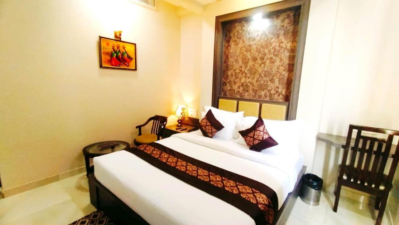 Hotel Ozas Grand Benares Buitenkant foto