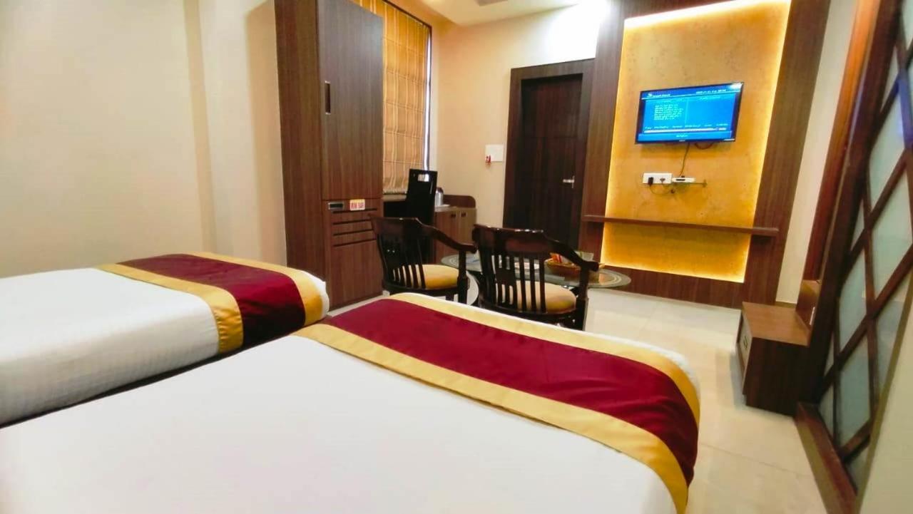 Hotel Ozas Grand Benares Buitenkant foto