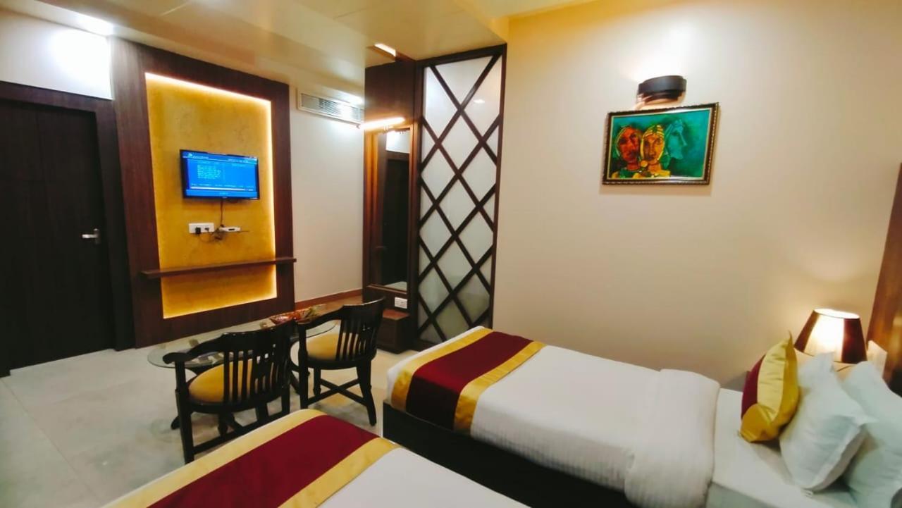 Hotel Ozas Grand Benares Buitenkant foto
