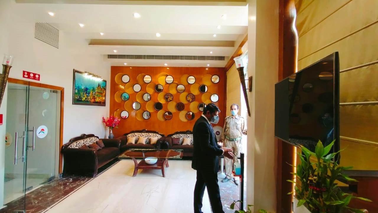 Hotel Ozas Grand Benares Buitenkant foto