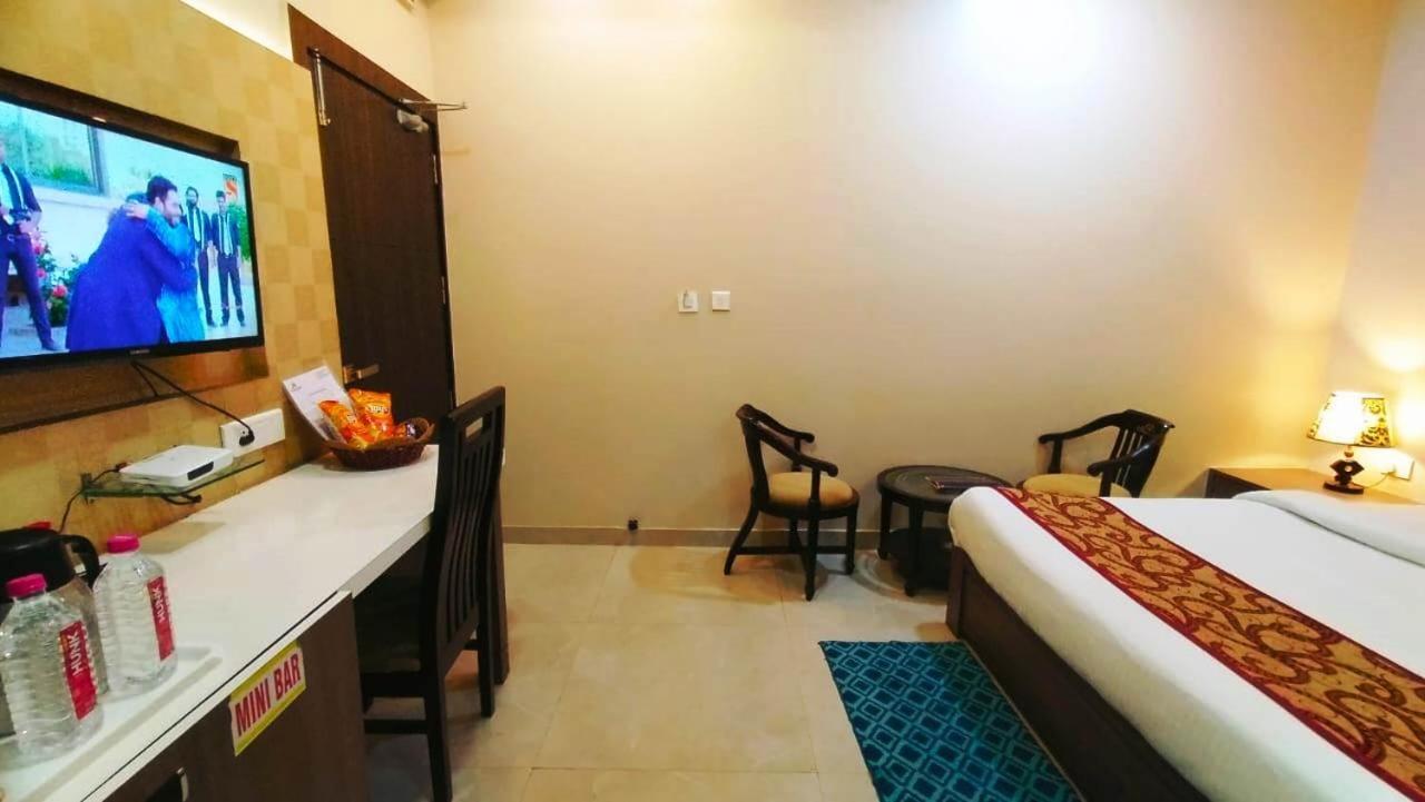 Hotel Ozas Grand Benares Buitenkant foto