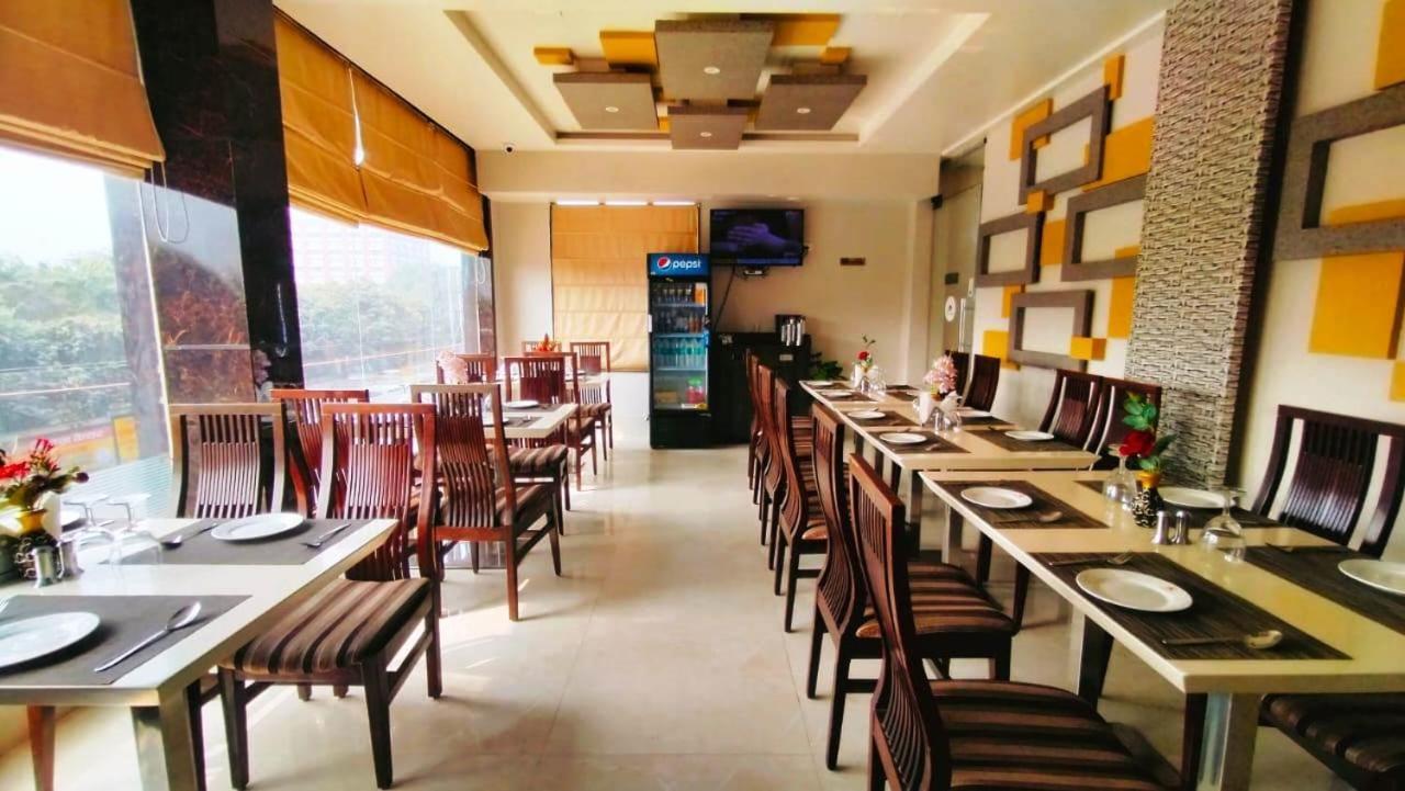 Hotel Ozas Grand Benares Buitenkant foto