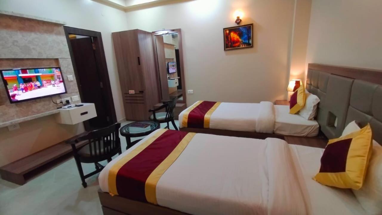 Hotel Ozas Grand Benares Buitenkant foto