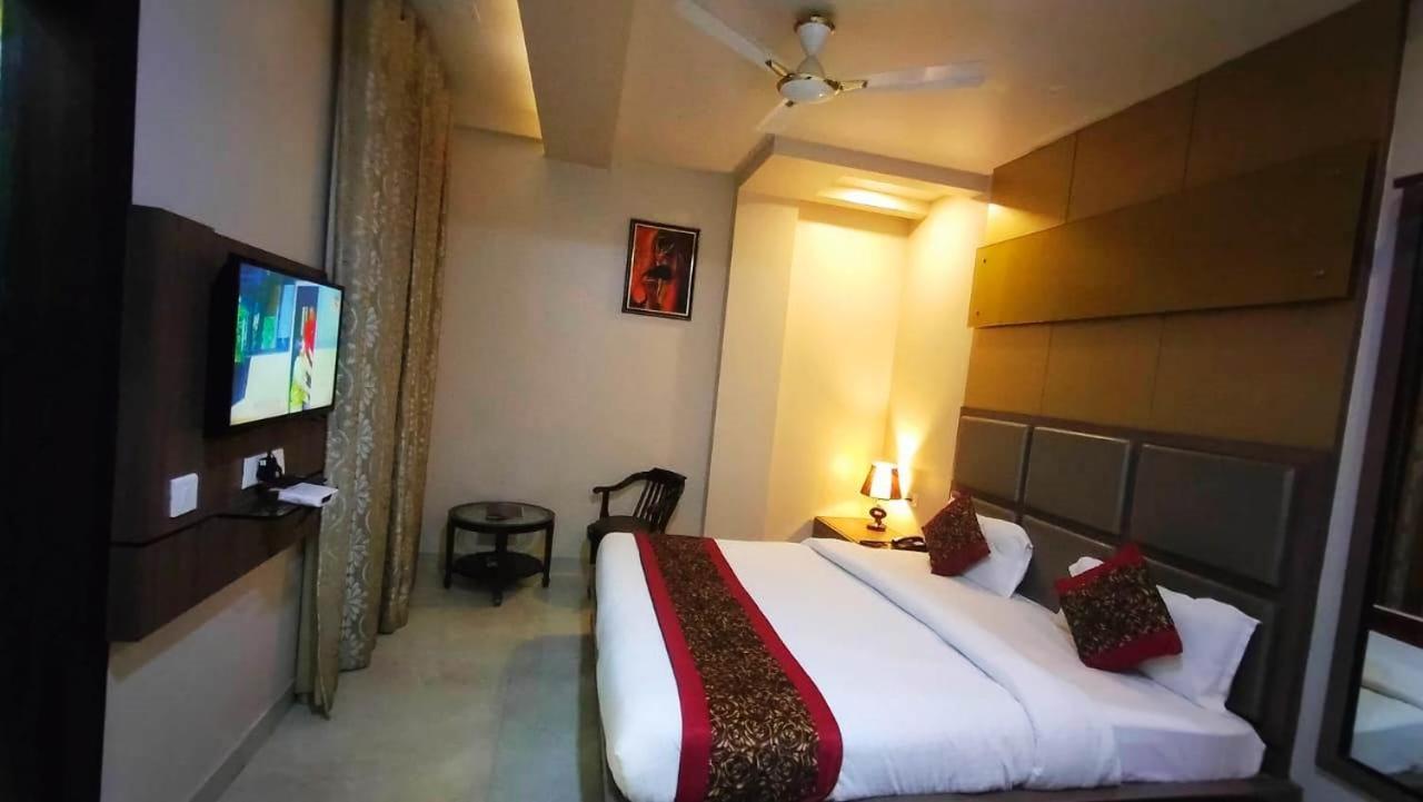 Hotel Ozas Grand Benares Buitenkant foto