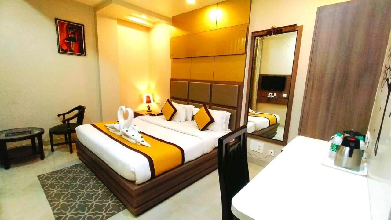 Hotel Ozas Grand Benares Buitenkant foto