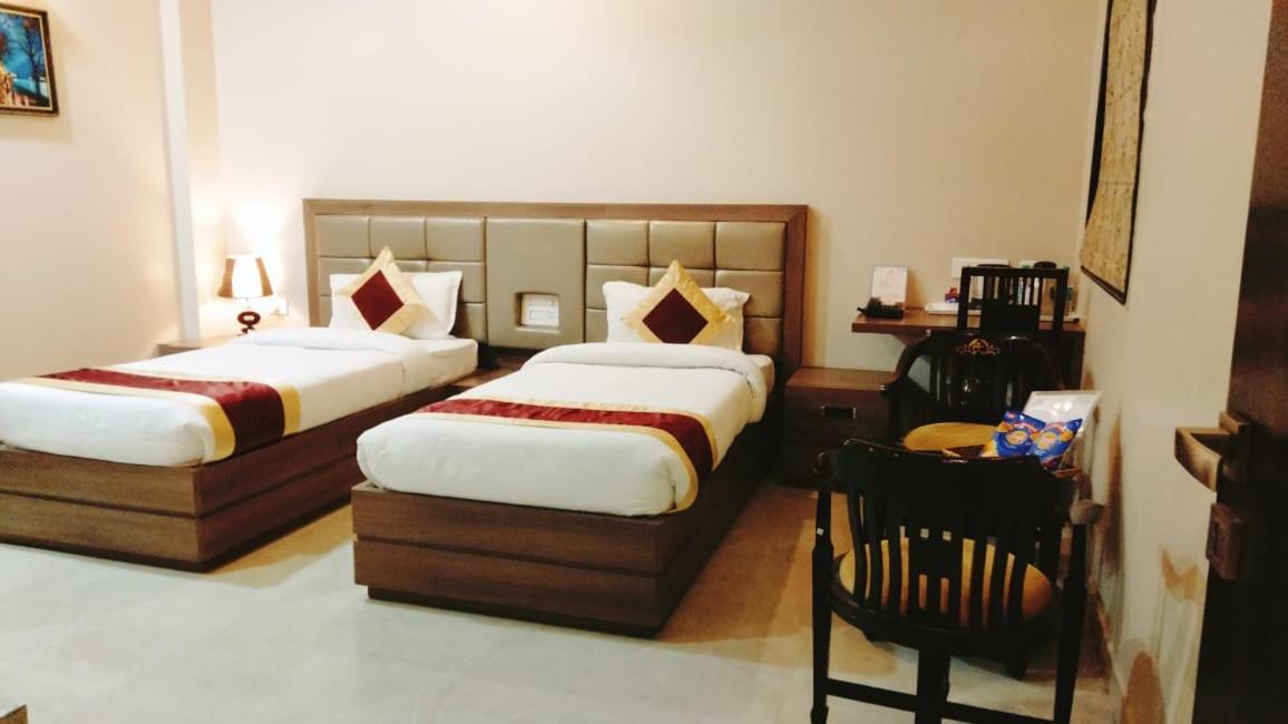 Hotel Ozas Grand Benares Buitenkant foto