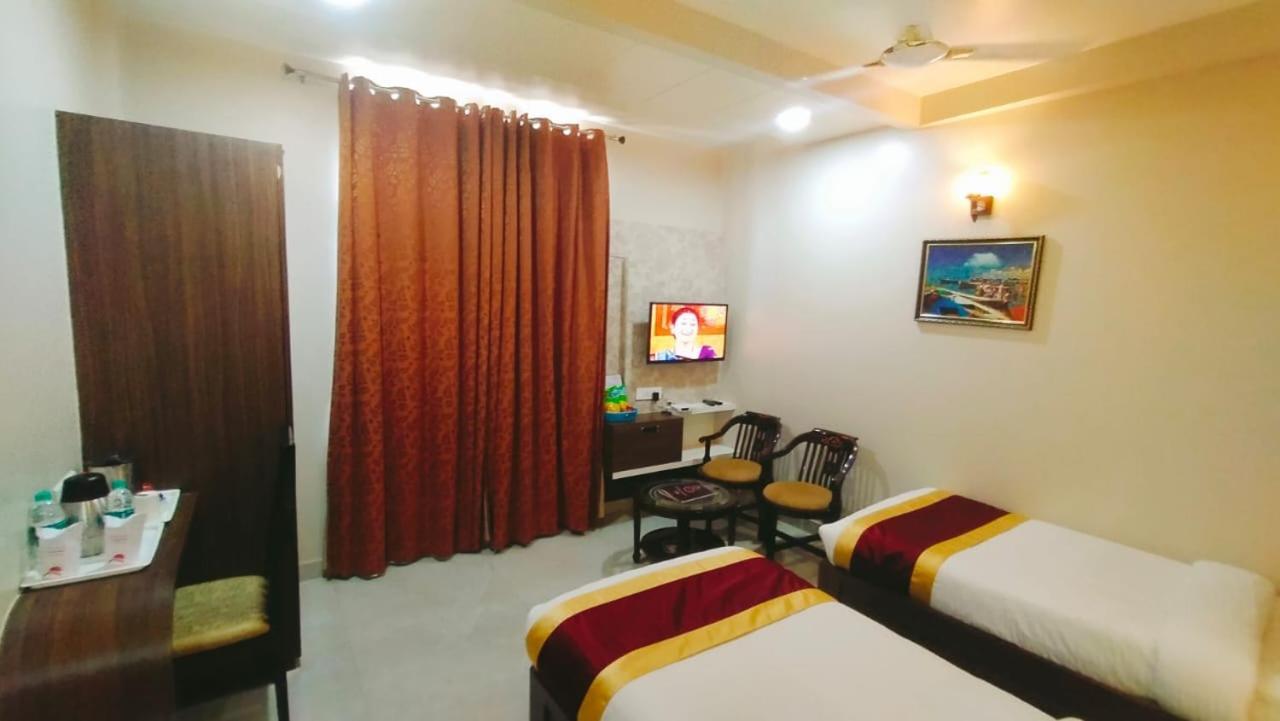 Hotel Ozas Grand Benares Buitenkant foto