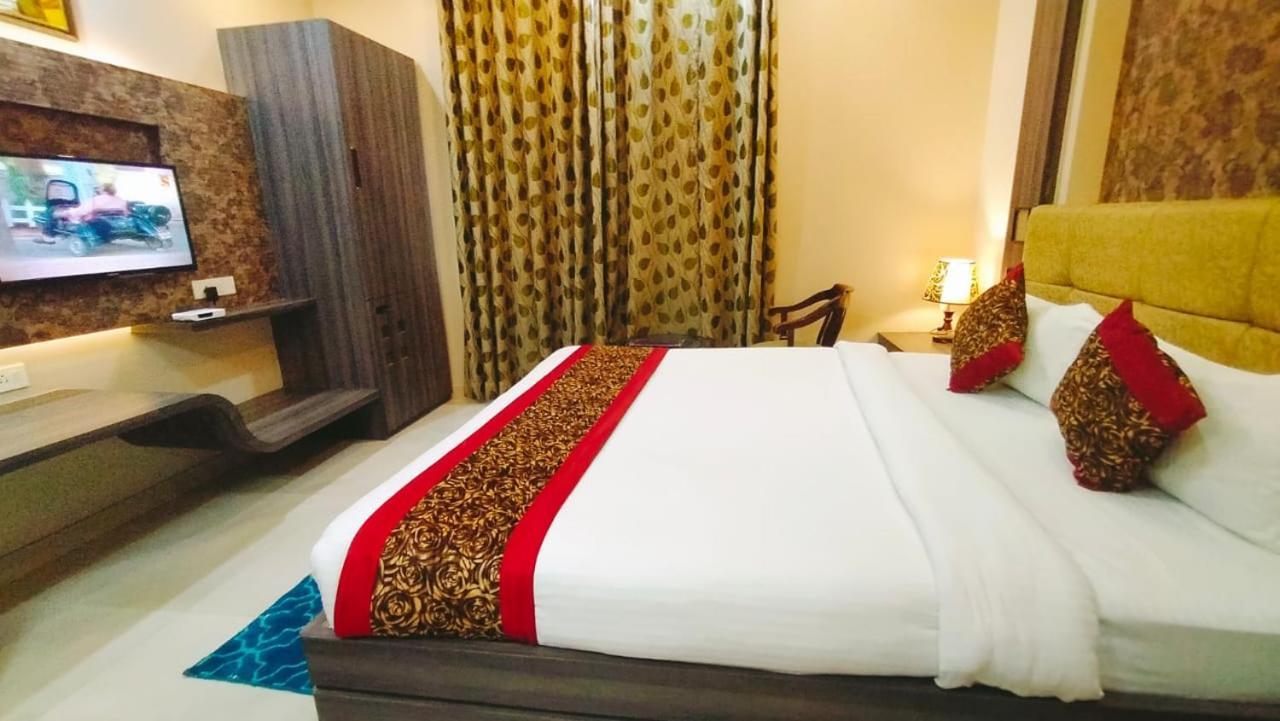 Hotel Ozas Grand Benares Buitenkant foto
