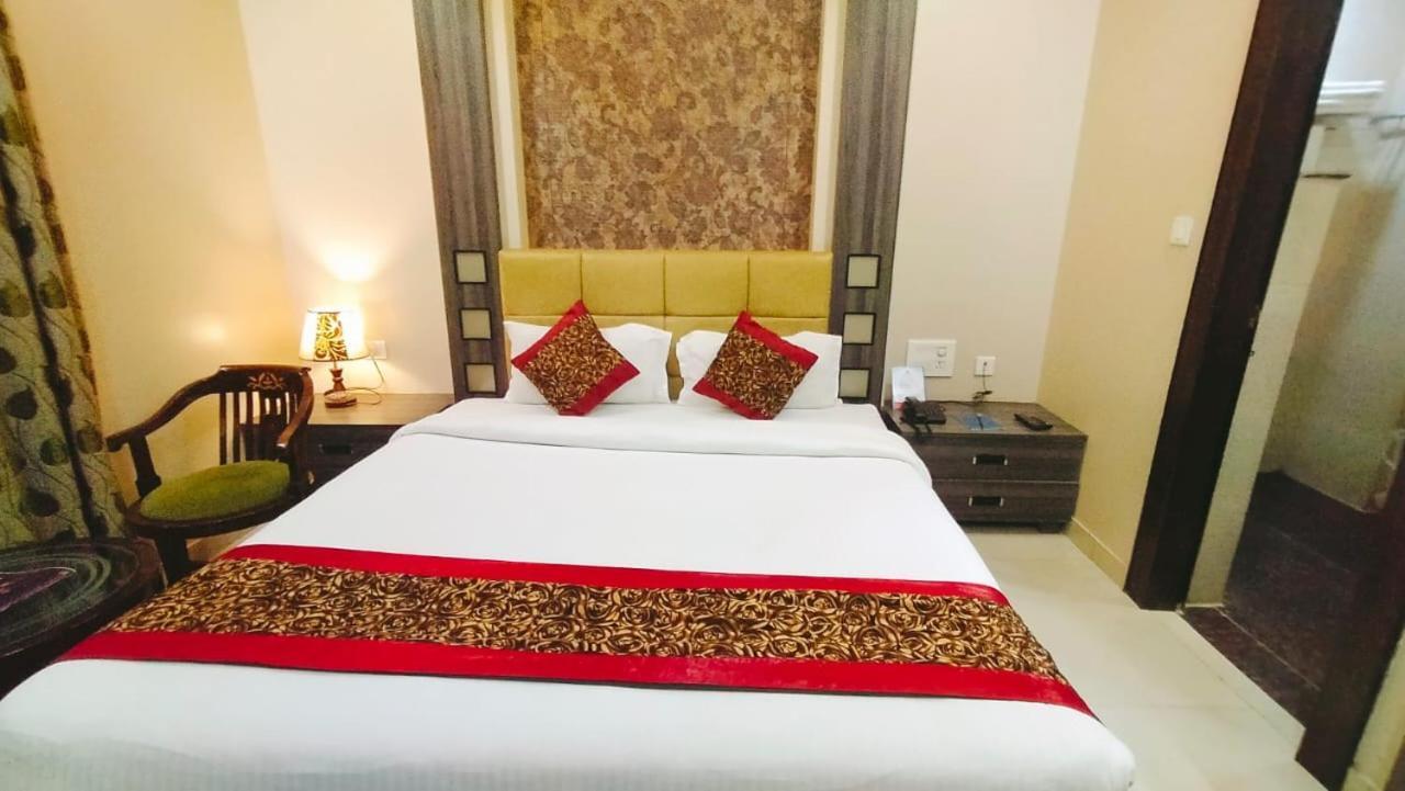 Hotel Ozas Grand Benares Buitenkant foto