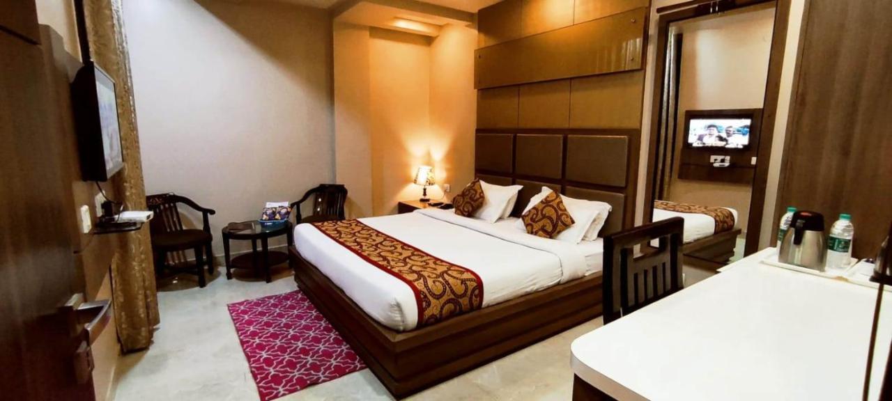 Hotel Ozas Grand Benares Buitenkant foto