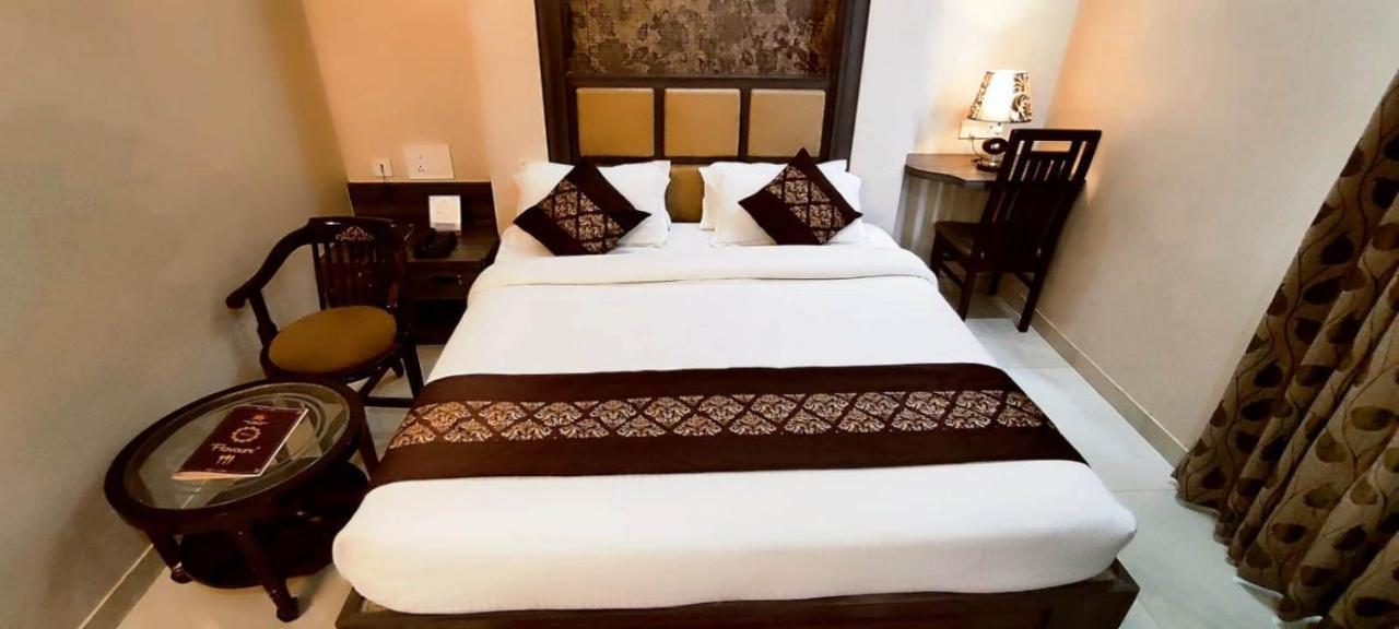 Hotel Ozas Grand Benares Buitenkant foto