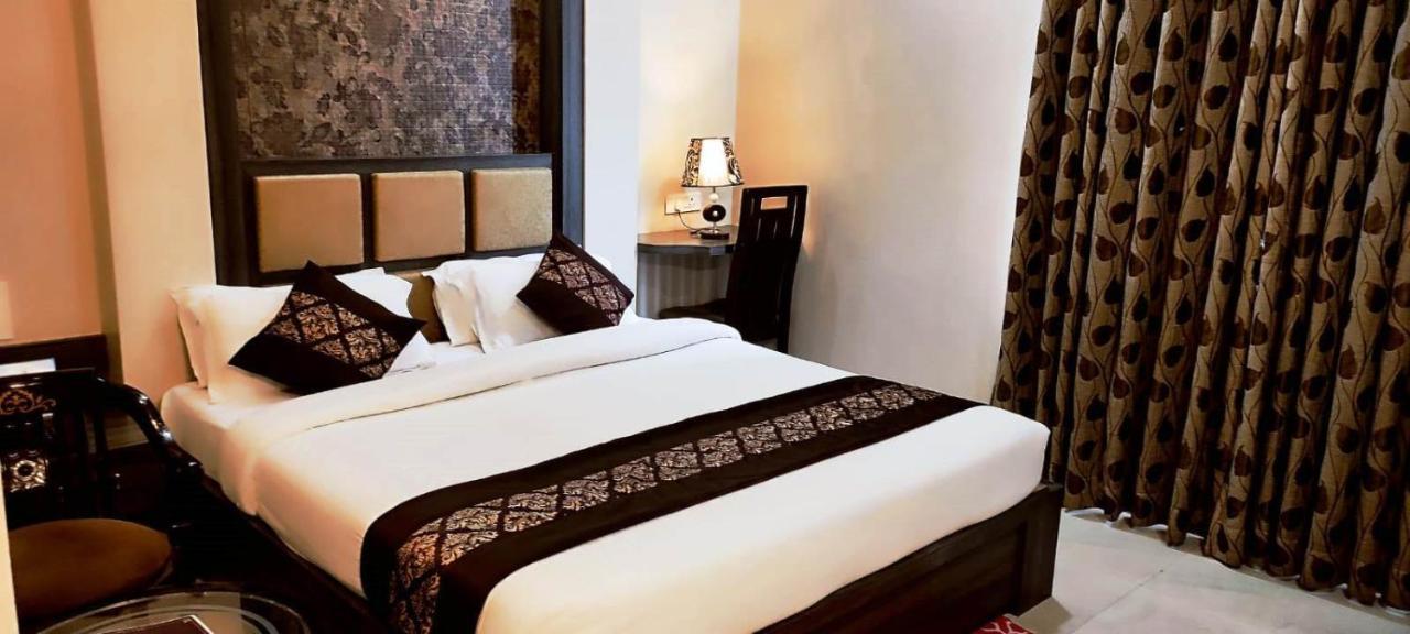 Hotel Ozas Grand Benares Buitenkant foto