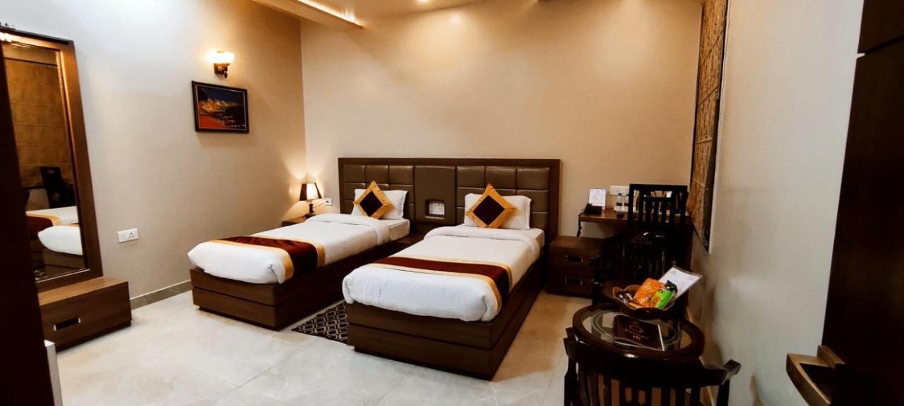 Hotel Ozas Grand Benares Buitenkant foto