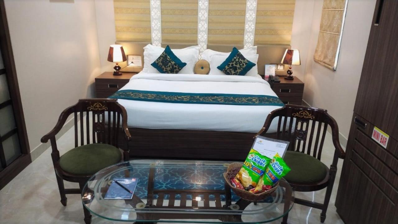 Hotel Ozas Grand Benares Buitenkant foto