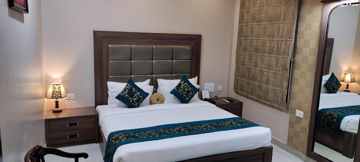 Hotel Ozas Grand Benares Buitenkant foto