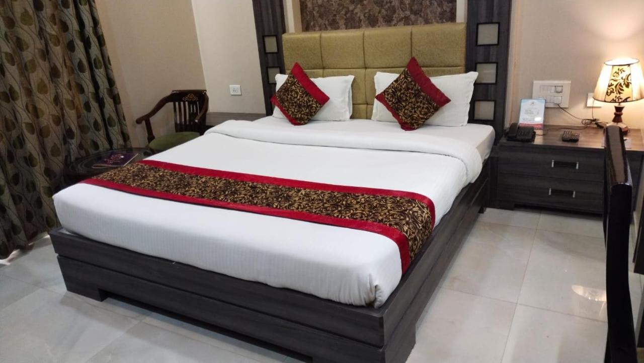 Hotel Ozas Grand Benares Buitenkant foto