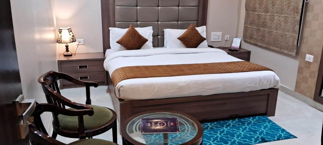 Hotel Ozas Grand Benares Buitenkant foto