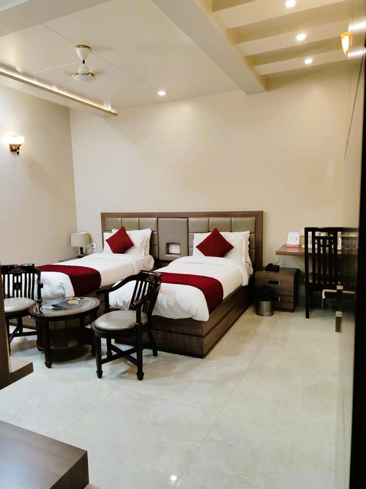 Hotel Ozas Grand Benares Buitenkant foto
