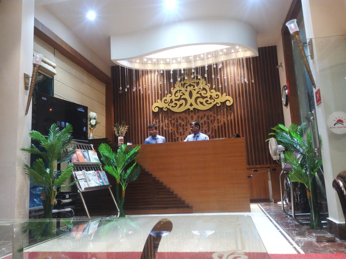 Hotel Ozas Grand Benares Buitenkant foto