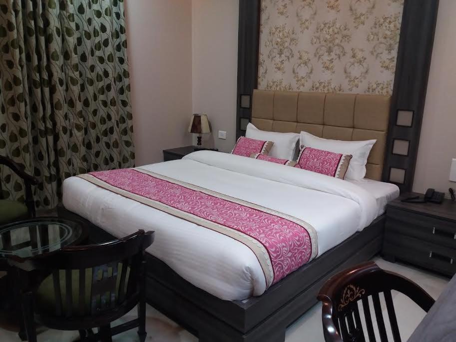 Hotel Ozas Grand Benares Buitenkant foto